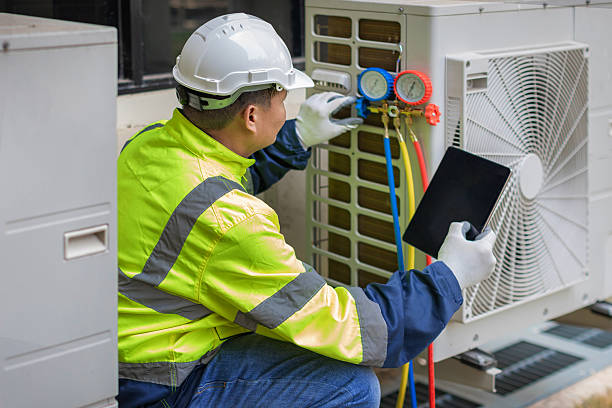 Professional Hvac technician working in Kulpsville, PA